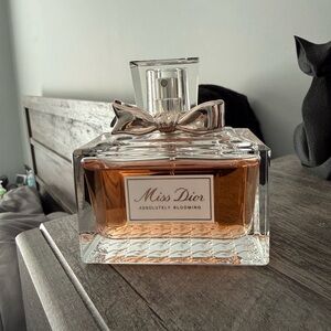 Miss Dior Absolutely Blooming Eau de Parfum - Pink/Gold Bottle 100 ml